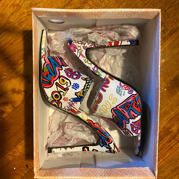 White/Graffiti Pointed Open-Toe Heels - Picture 2 of 6